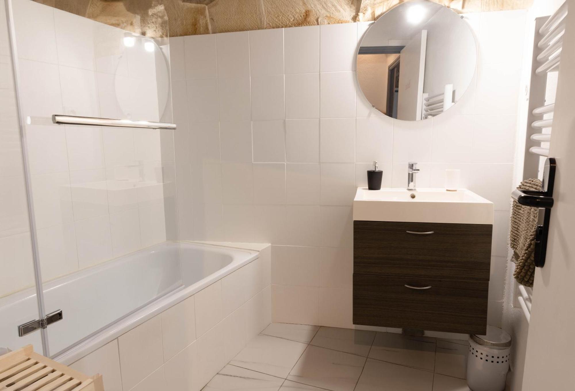 Immeuble 3 Apparts Centre Historique St Gilles Maisoncarreeconciergerie 생 질 외부 사진