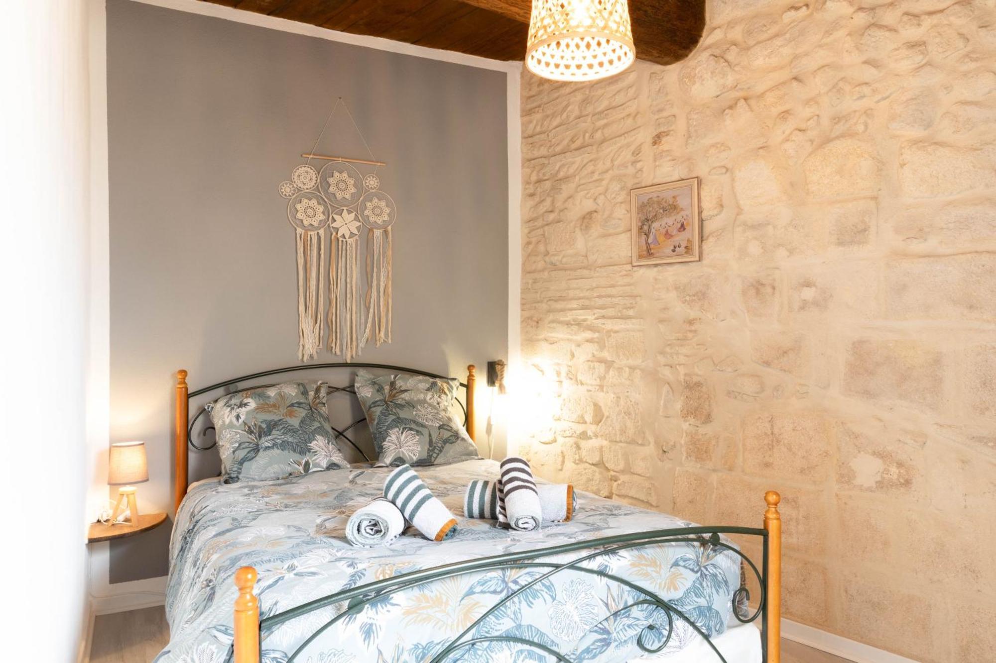Immeuble 3 Apparts Centre Historique St Gilles Maisoncarreeconciergerie 생 질 외부 사진