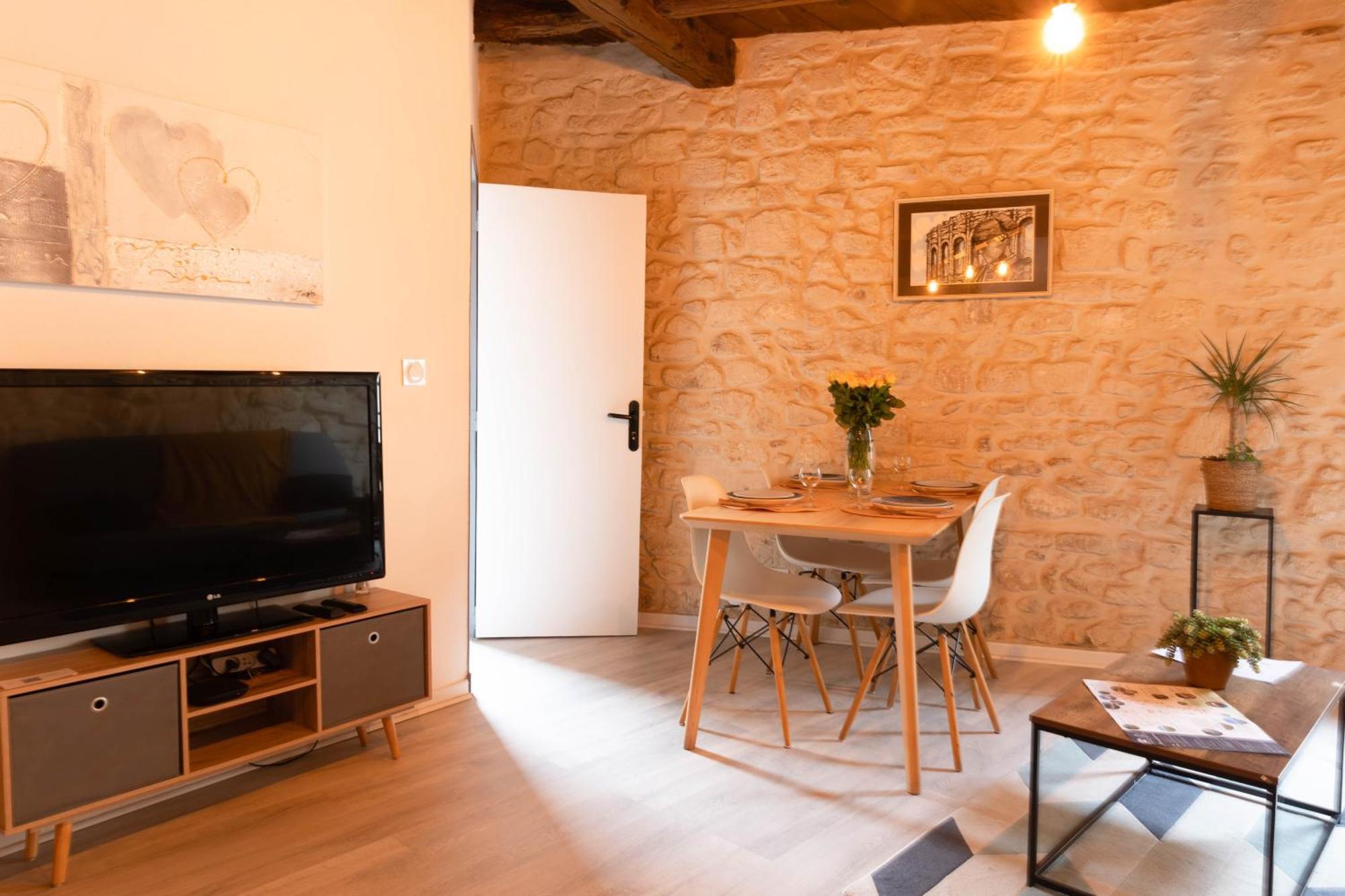 Immeuble 3 Apparts Centre Historique St Gilles Maisoncarreeconciergerie 생 질 외부 사진