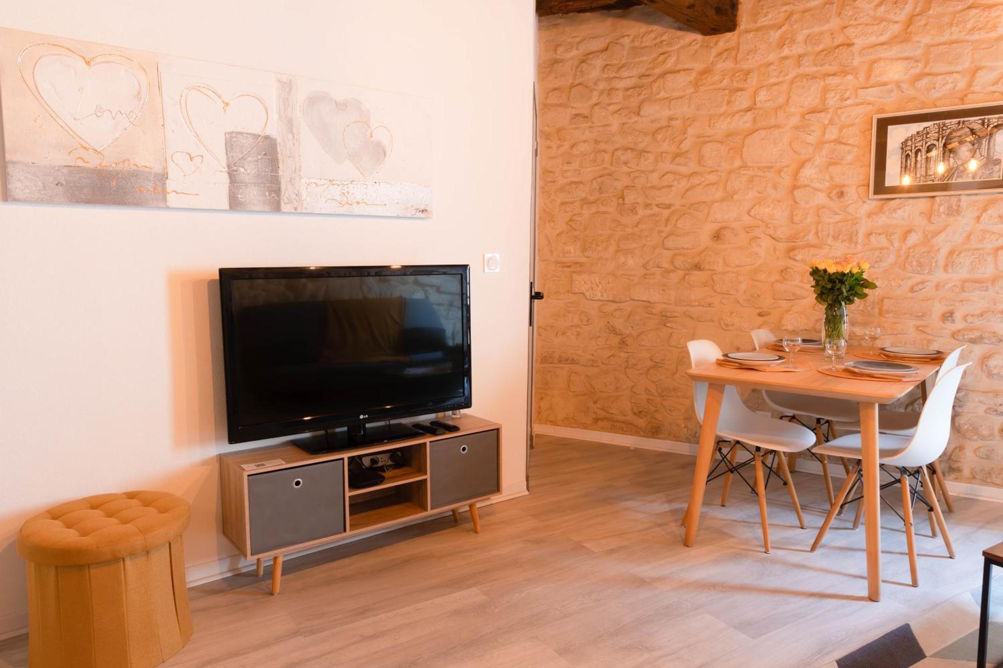 Immeuble 3 Apparts Centre Historique St Gilles Maisoncarreeconciergerie 생 질 외부 사진