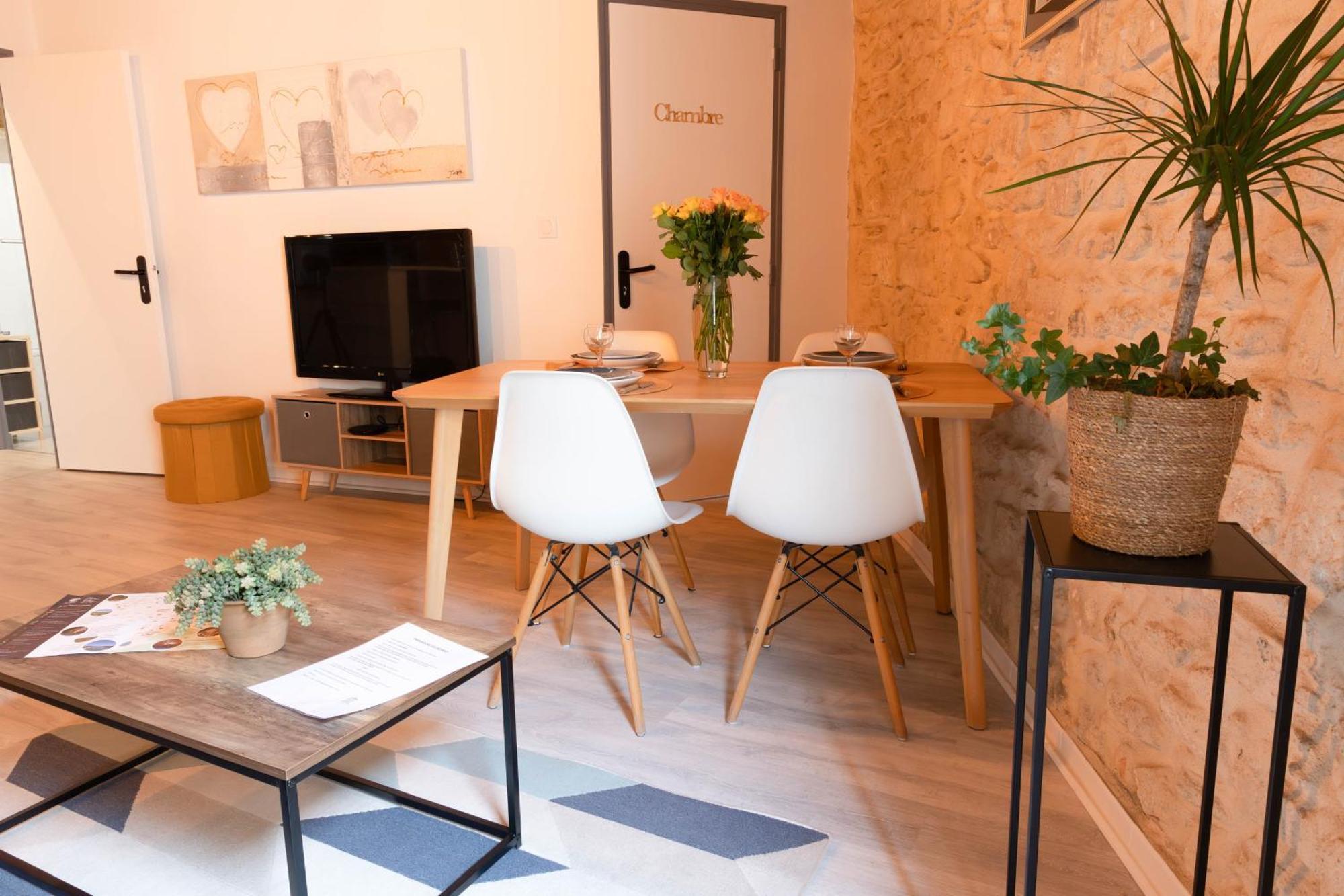 Immeuble 3 Apparts Centre Historique St Gilles Maisoncarreeconciergerie 생 질 외부 사진